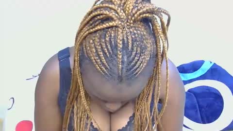 Snapshot of geni_smart chatting on November 2025 07:59:02 PM Luciana online show from November 2025 07:59:02 PM