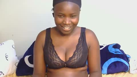 Snapshot of geni_smart chatting on November 2025 10:09:01 PM Luciana online show from November 2025 10:09:01 PM