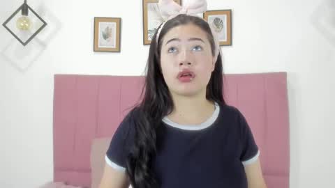 Sofia online show from September 2025 04:05:02 AM