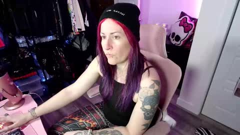 Genny Rock   and  online show from November 2025 02:06:01 AM