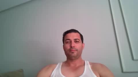 Snapshot of genteldevil chatting on April 2026 01:17:01 PM genteldevil online show from April 2026 01:17:01 PM