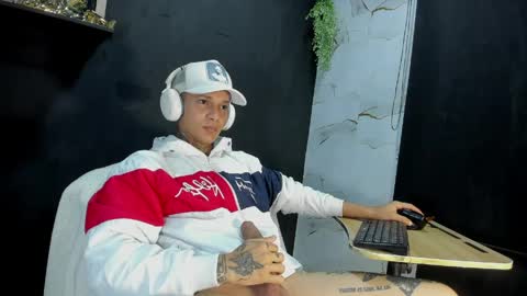 independent model online show from April 2026 05:52:01 AM