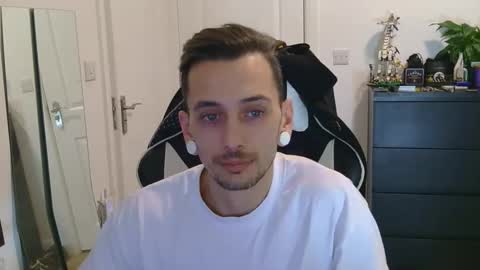 georgek0011 online show from November 2025 10:10:02 PM