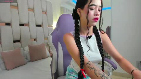 Georgina Kloss  online show from April 2026 04:32:02 PM