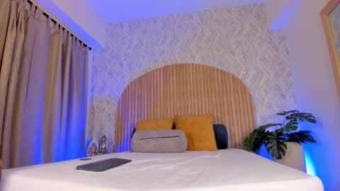 Kendal  online show from February 2026 03:18:01 PM