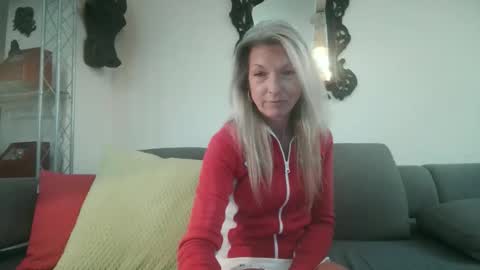 Snapshot of germansweety1 chatting on October 2025 02:15:02 PM germansweety online show from October 2025 02:15:02 PM