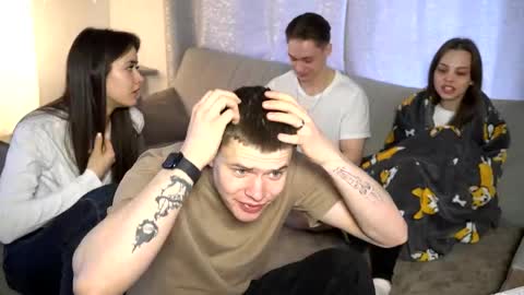 Jean and Isa couple Van online show from April 2026 07:42:02 AM