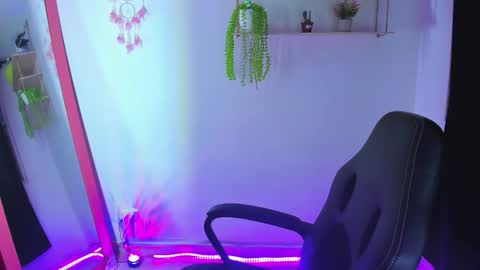 giaaaa   online show from March 2026 12:27:02 AM