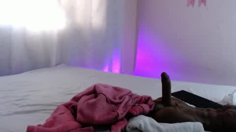 Snapshot of giagh_ chatting on October 2025 03:18:01 PM Gia online show from October 2025 03:18:01 PM