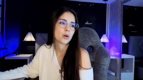 Snapshot of giapearl2 chatting on October 2025 01:10:02 PM Gia online show from October 2025 01:10:02 PM