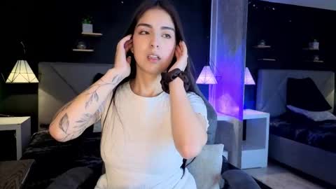 Snapshot of giapearl2 chatting on November 2025 02:40:02 PM Gia online show from November 2025 02:40:02 PM