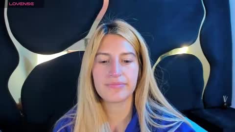 GiaRoussel online show from February 2026 04:25:01 PM