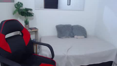 gibi_laurent online show from June 2026 02:44:02 PM