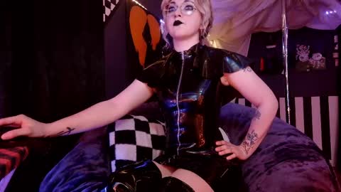 Giggles online show from April 2026 02:50:01 PM