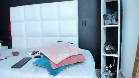 Gigi  online show from April 2026 04:37:02 PM