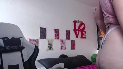 Snapshot of gigi_queens chatting on October 2025 10:32:02 PM gigi online show from October 2025 10:32:02 PM