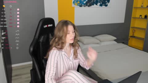 gigihadd online show from December 2024 12:04:01 PM