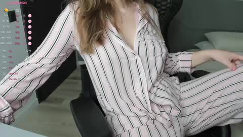 gigihadd online show from January 2025 02:59:01 PM