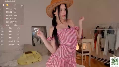 Snapshot of gimme_the_kiss chatting on December 2025 08:07:02 AM Mia online show from December 2025 08:07:02 AM