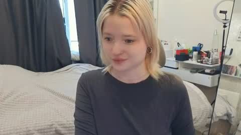Snapshot of gimmergirls_ chatting on July 2026 02:18:01 AM Klara online show from July 2026 02:18:01 AM