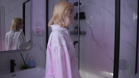 Snapshot of gin_yoon chatting on November 2025 06:33:01 AM Gin online show from November 2025 06:33:01 AM