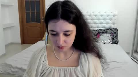 Kate online show from October 2025 09:33:01 AM