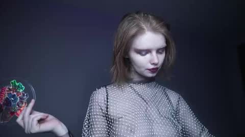        im expecting 350 thumbs up on my altar   online show from February 2025 10:09:01 PM