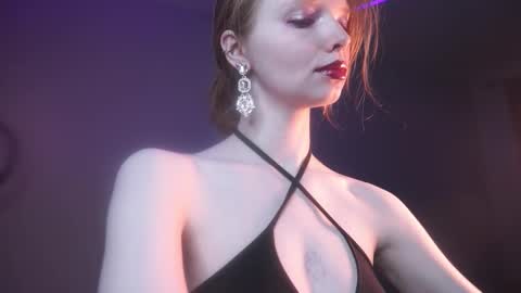        im expecting 350 thumbs up on my altar   online show from October 2025 10:17:02 PM