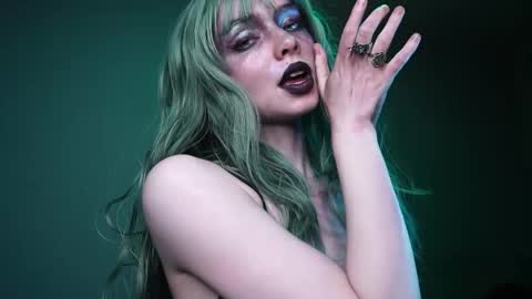        im expecting 350 thumbs up on my altar   online show from April 2026 10:07:02 PM