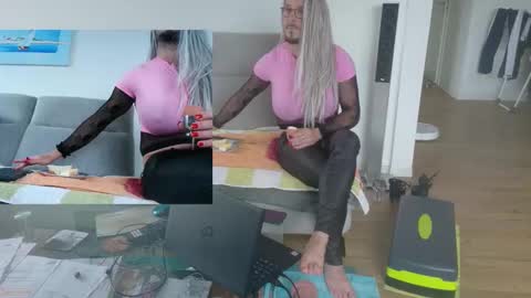 Snapshot of gingerpink1911 chatting on November 2025 10:15:02 AM GingerPink online show from November 2025 10:15:02 AM