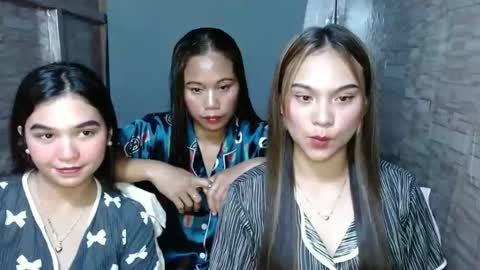 ginna2005 online show from October 2025 12:13:02 PM