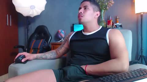 Snapshot of girge23 chatting on November 2025 08:52:01 PM piggy boy online show from November 2025 08:52:01 PM