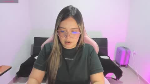 Snapshot of girl_alana chatting on November 2025 09:59:01 PM Alana online show from November 2025 09:59:01 PM