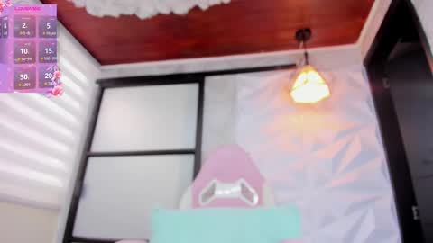 Snapshot of girl_crown chatting on March 2025 05:50:02 PM emily online show from March 2025 05:50:02 PM