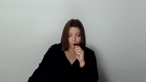 Snapshot of girl_leya chatting on November 2025 08:43:01 PM girl_leya online show from November 2025 08:43:01 PM