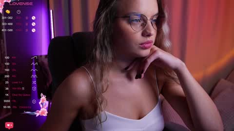 Snapshot of girl_peach_ chatting on December 2024 09:26:01 PM Kate online show from December 2024 09:26:01 PM