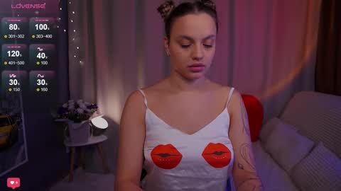 Snapshot of girl_peach_ chatting on February 2025 06:55:01 PM Kate online show from February 2025 06:55:01 PM