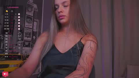 Snapshot of girl_peach_ chatting on September 2025 06:29:02 PM Kate online show from September 2025 06:29:02 PM