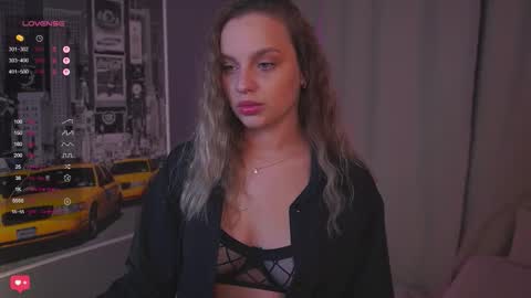 Snapshot of girl_peach_ chatting on October 2025 07:37:02 PM Kate online show from October 2025 07:37:02 PM