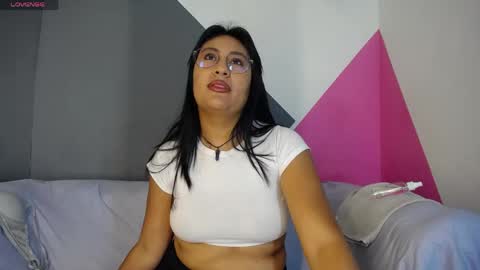 Snapshot of girl_scarlett_ chatting on May 2026 12:00:01 PM Scarlett online show from May 2026 12:00:01 PM