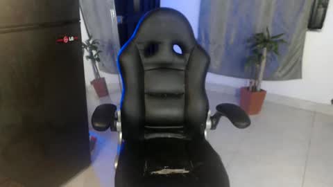 Snapshot of girlhot_tss chatting on February 2025 04:21:01 AM Ariana Sophia. online show from February 2025 04:21:01 AM