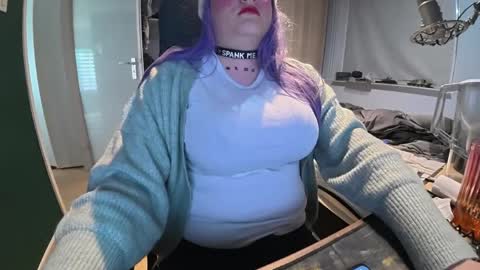 Snapshot of girlyjoey chatting on April 2026 01:52:02 PM Joebro online show from April 2026 01:52:02 PM