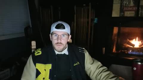 Snapshot of girthwayne chatting on December 2024 10:21:02 PM croyal09 online show from December 2024 10:21:02 PM