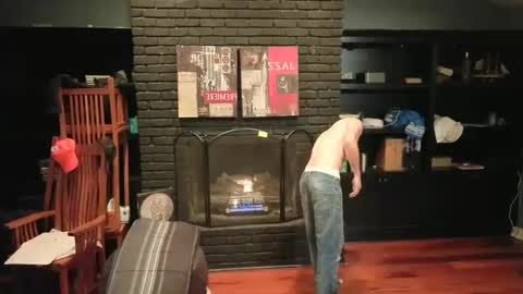 Snapshot of girthwayne chatting on December 2024 10:05:01 PM croyal09 online show from December 2024 10:05:01 PM