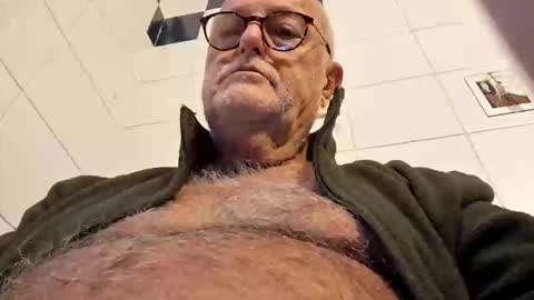 giutomma930394 online show from November 2025 09:43:01 AM