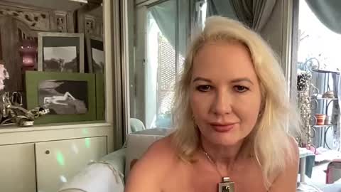 Gl1tter Barbie online show from September 2025 11:10:01 AM