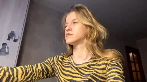 gladyswigg online show from April 2026 03:16:01 PM