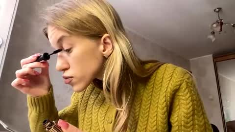 gladyswigg online show from April 2026 03:06:01 PM