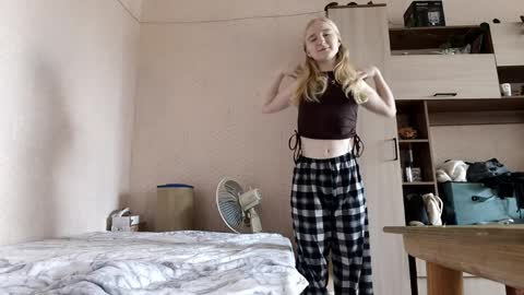 Laura online show from April 2026 07:14:01 AM