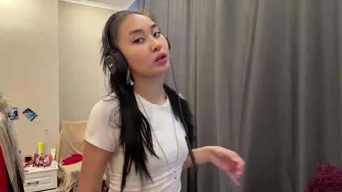 Mia online show from March 2026 11:33:02 AM